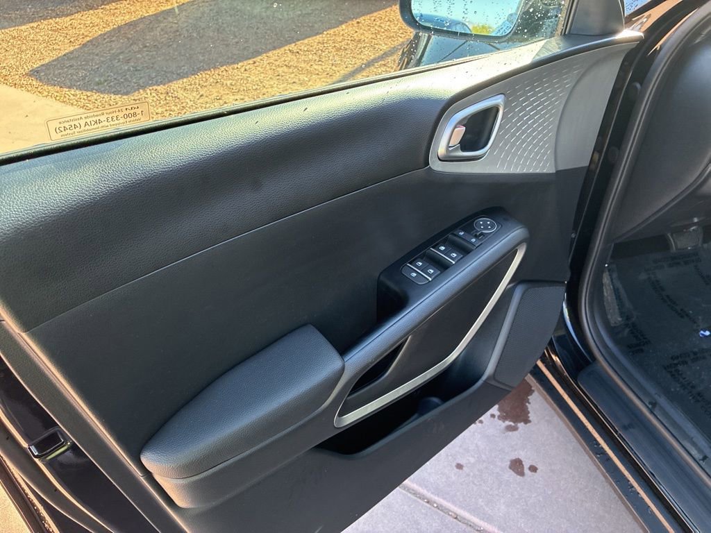 Used 2025 Kia Soul LX FWD image 19