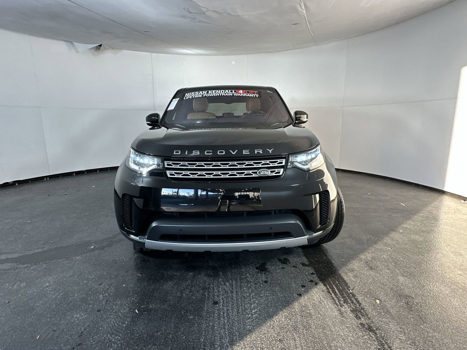 Used 2020 Land Rover Discovery HSE image 4