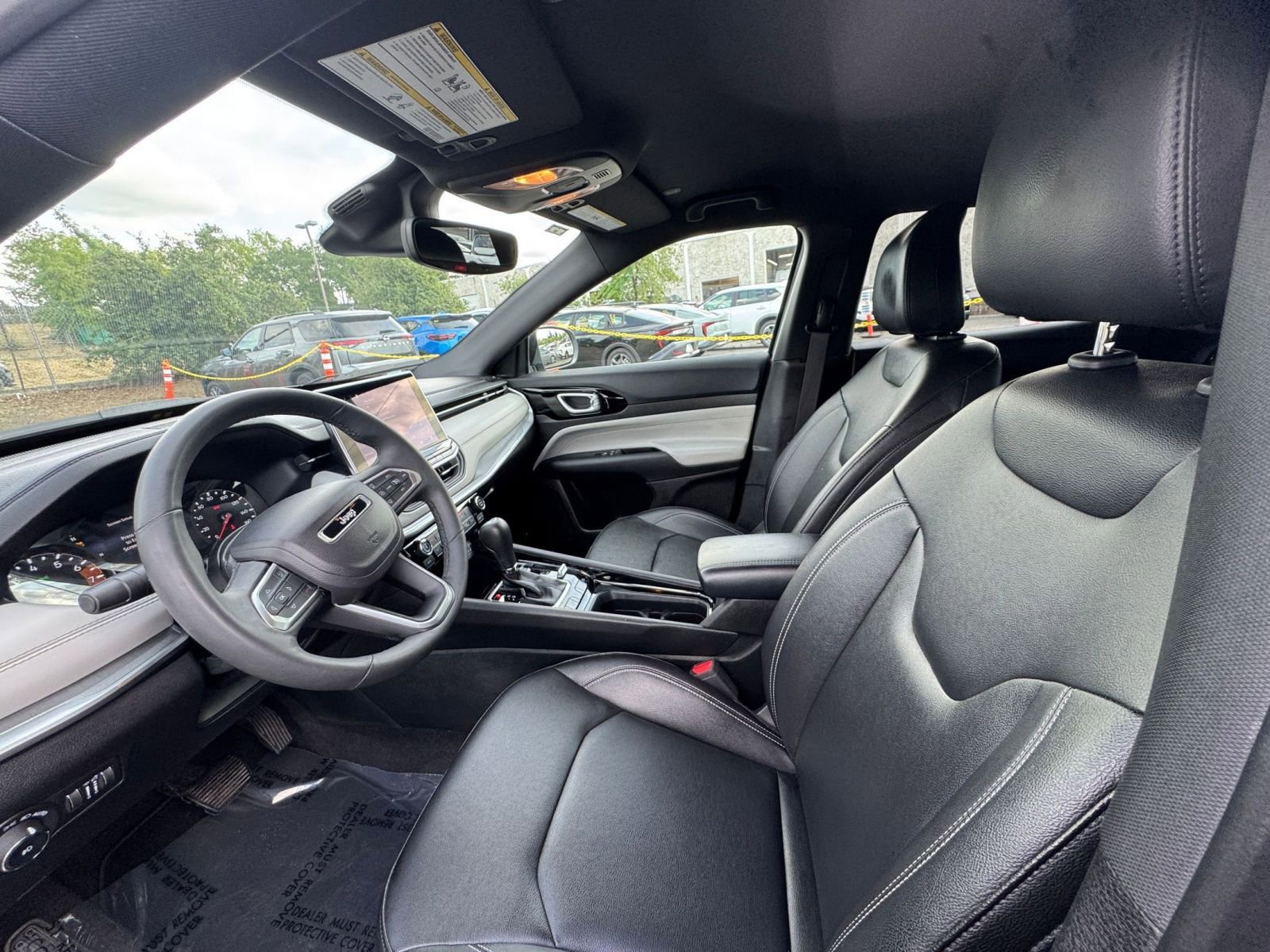 Used 2025 Jeep Compass Limited image 28