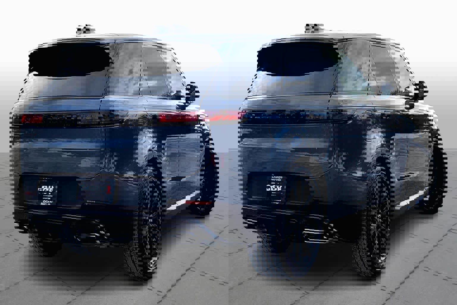 Used 2025 Land Rover Range Rover Sport SE image 12