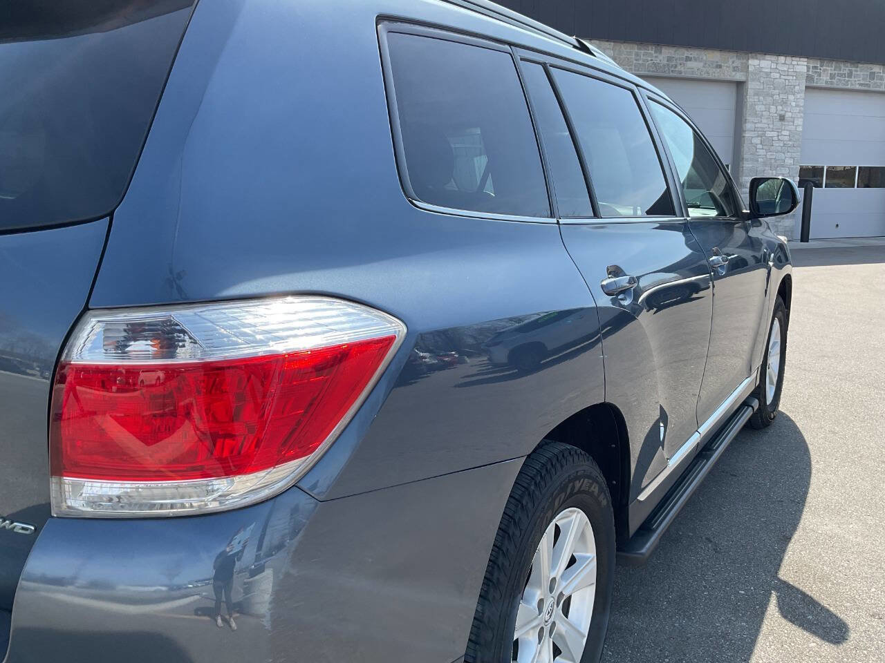 Used 2012 Toyota Highlander SE w/ Tow Pkg AWD/4WD image 8