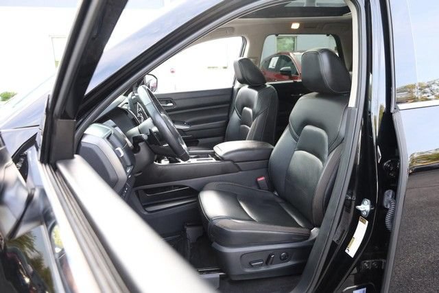 Certified 2025 Nissan Pathfinder SL w/ SL Premium Package FWD image 10