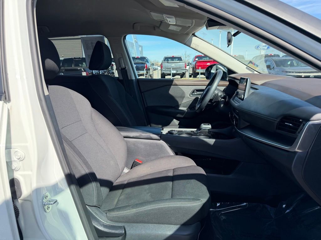 Used 2023 Nissan Rogue S image 21