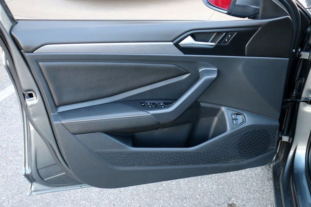 Used 2024 Volkswagen Jetta SE image 15