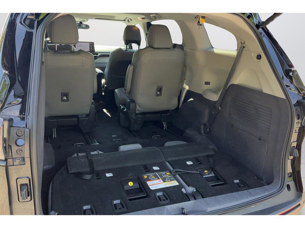 Used 2022 Toyota Sienna XLE FWD image 19