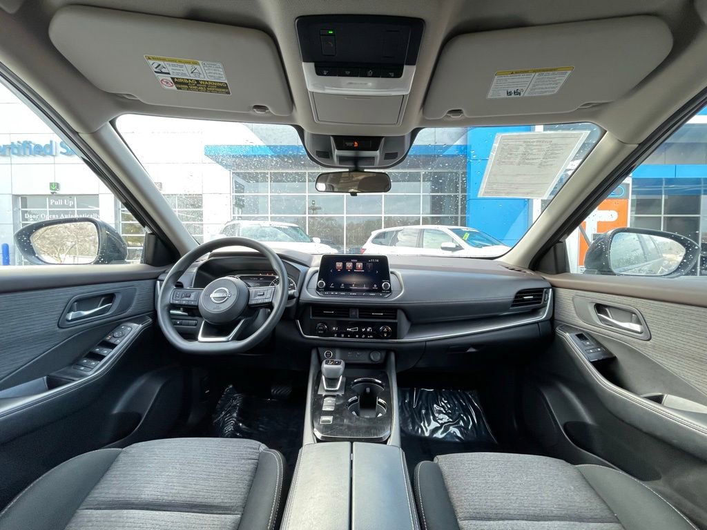 Used 2023 Nissan Rogue SV image 29