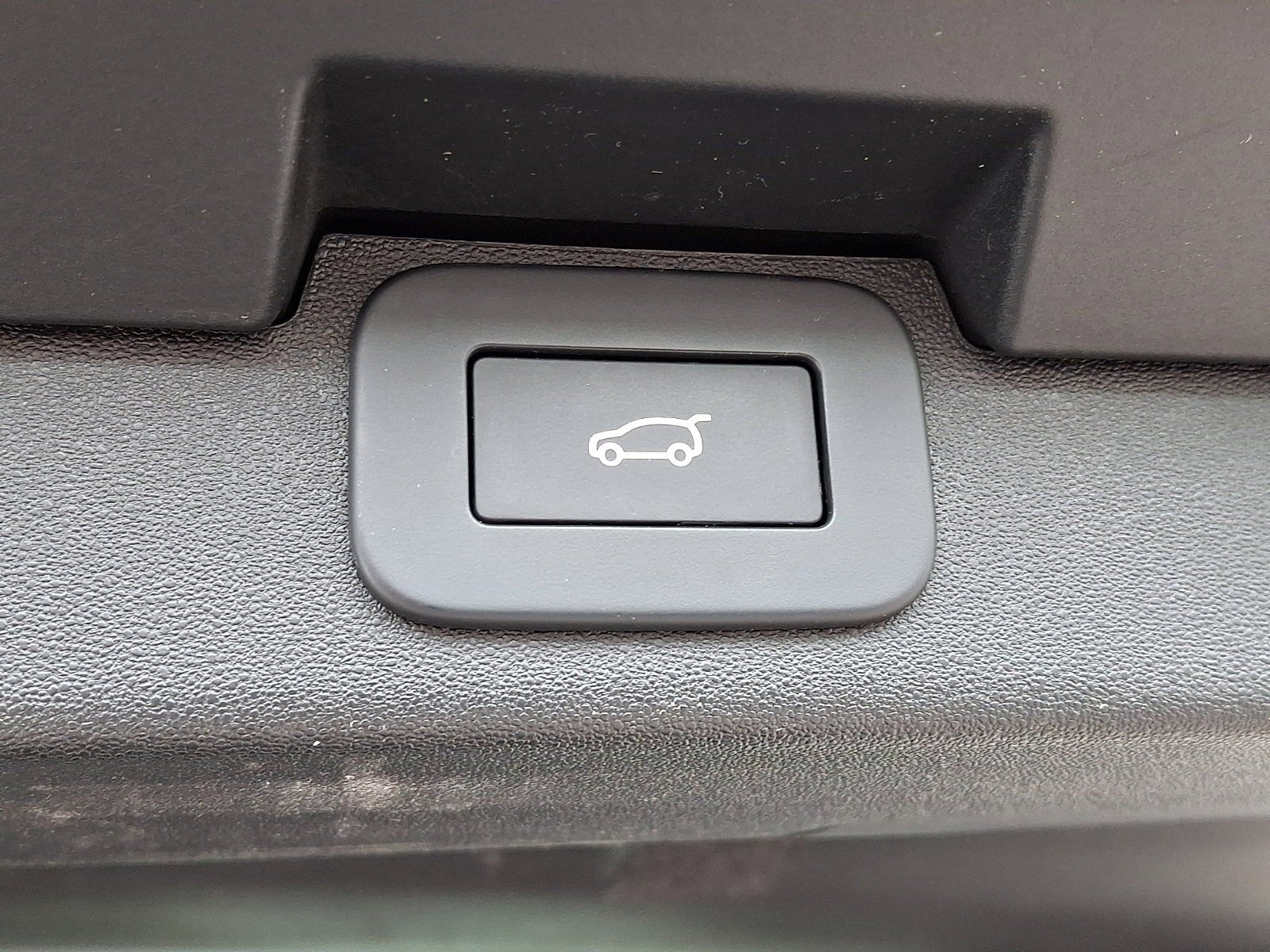 Used 2024 Land Rover Discovery S AWD/4WD image 32