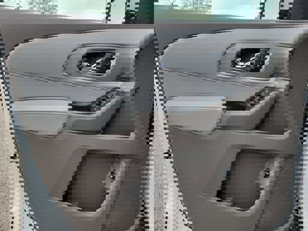 Certified 2020 Chevrolet Traverse LT w/ Driver Confidence II Package image 19