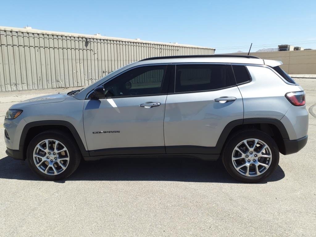 Used 2024 Jeep Compass Latitude image 19