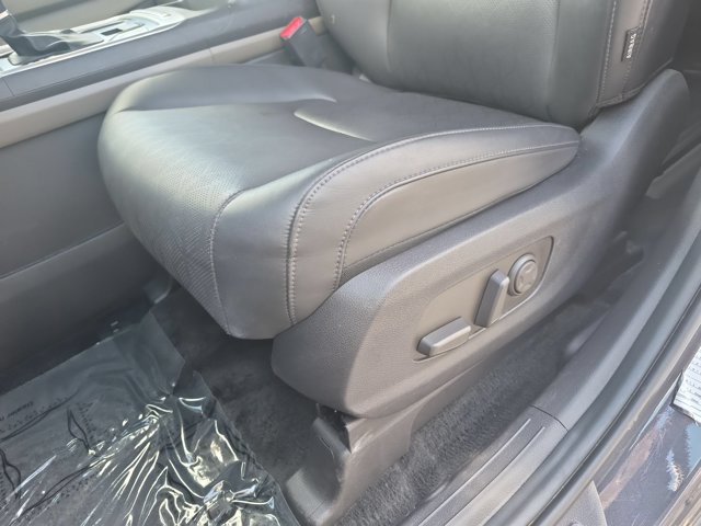 Used 2025 Kia Carnival FWD image 11