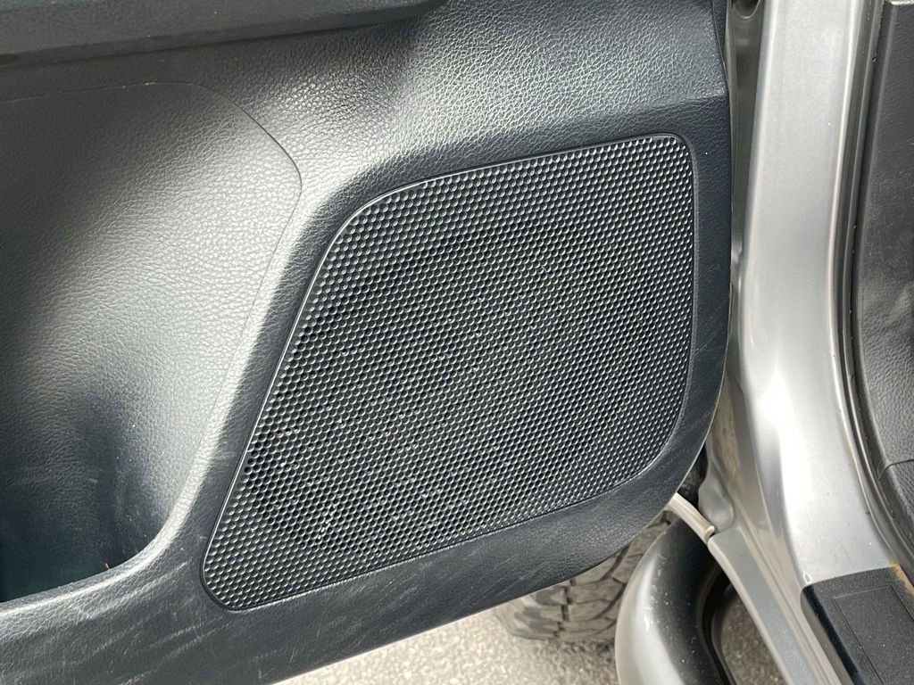 Used 2016 Toyota Tacoma SR5 w/ SR5 Appearance Package (SN) AWD/4WD image 24