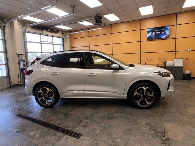 Used 2025 Ford Escape ST-Line Elite w/ Premium Technology Package AWD/4WD image 8