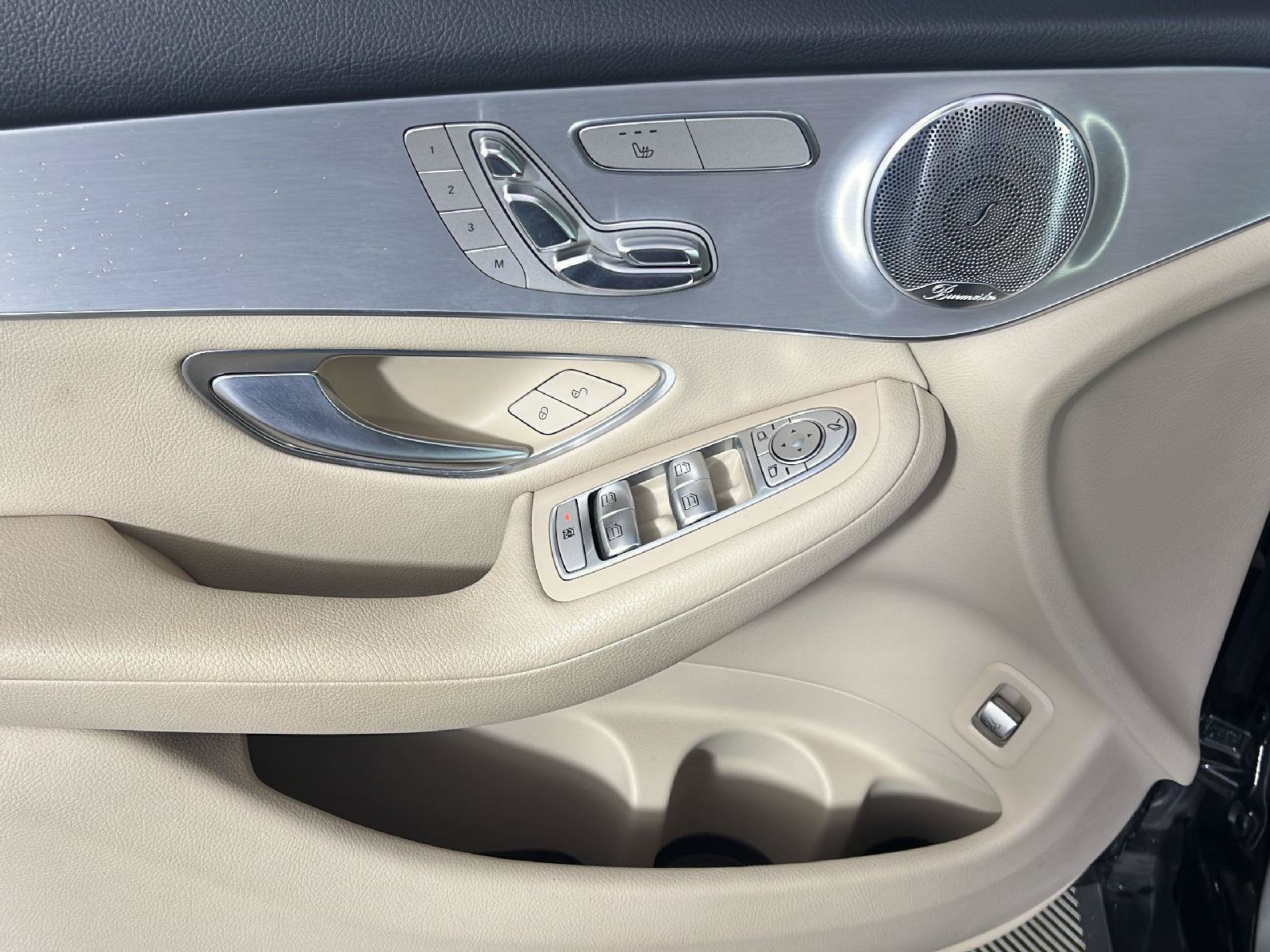 Used 2019 Mercedes-Benz GLC 300 4MATIC image 16