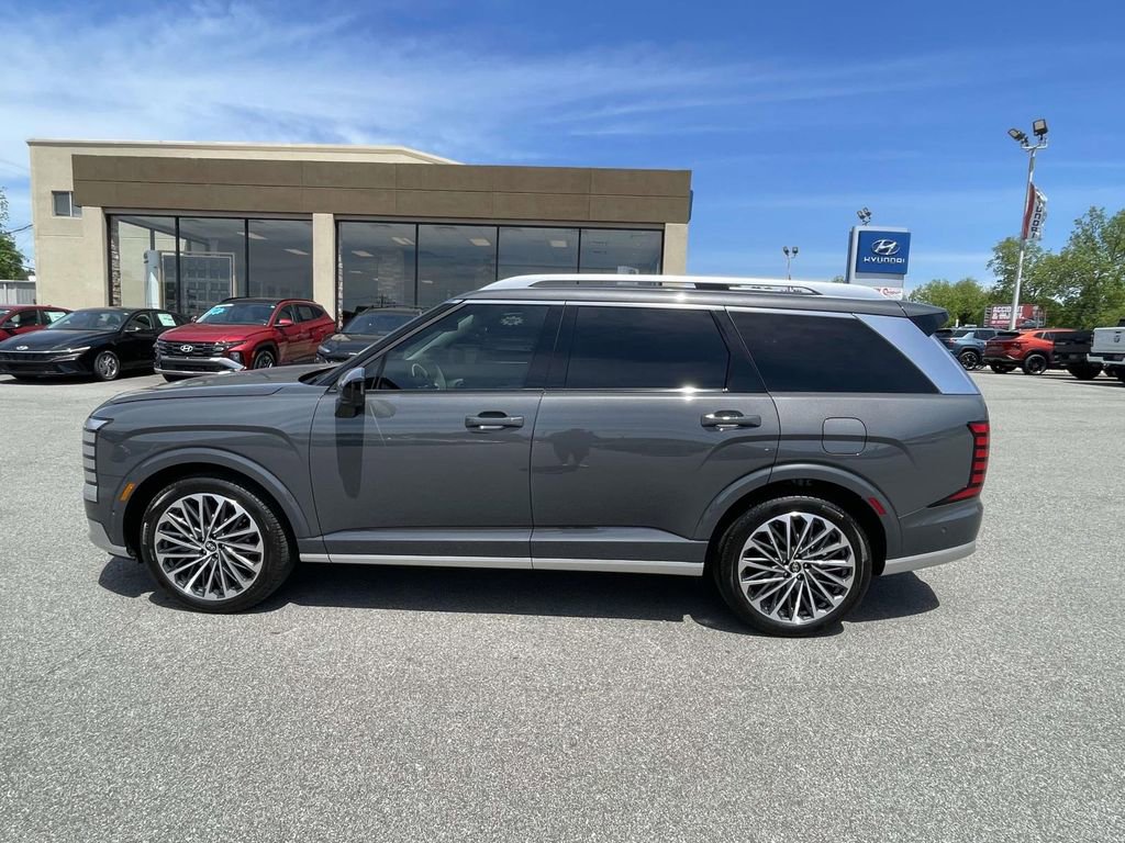 Used 2026 Hyundai Palisade Calligraphy FWD image 2