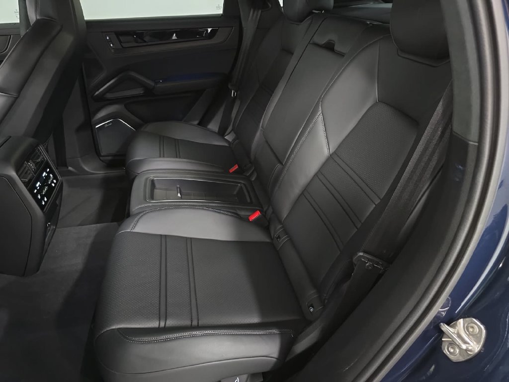 Certified 2026 Porsche Cayenne Turbo GT AWD/4WD image 26
