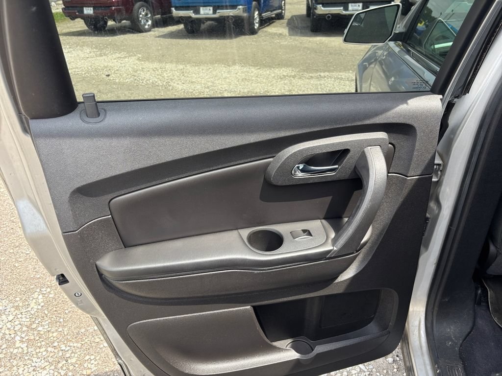Used 2010 Chevrolet Traverse LT FWD image 22