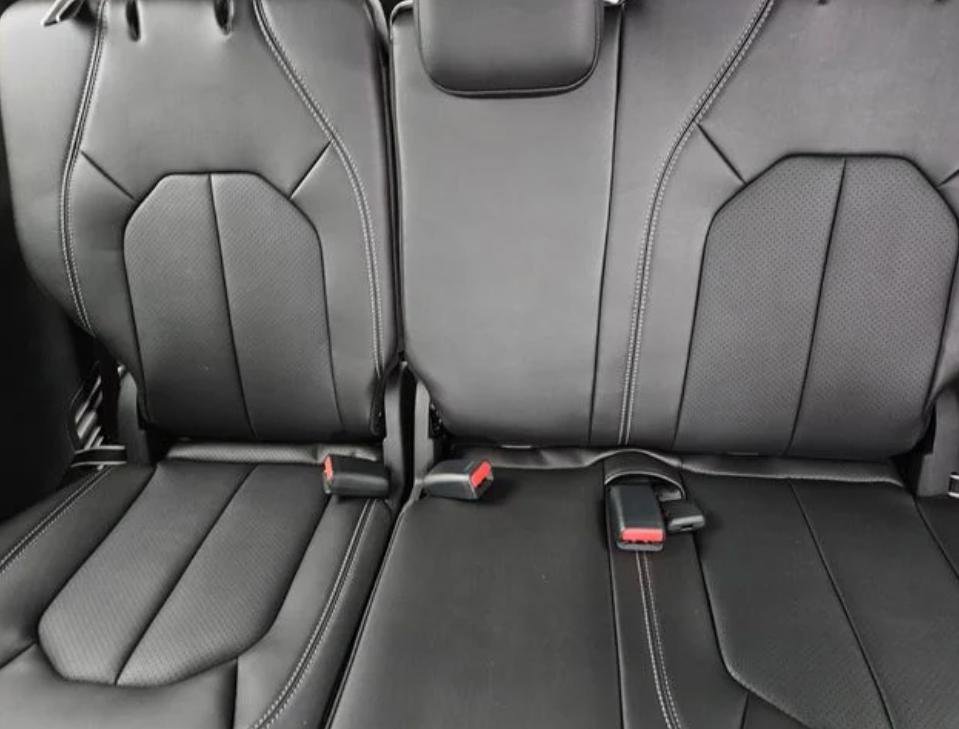 New 2027 Chrysler Pacifica Select FWD image 8
