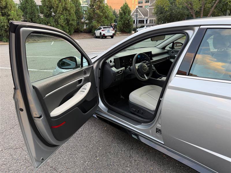 Used 2025 Hyundai Sonata SEL FWD image 26