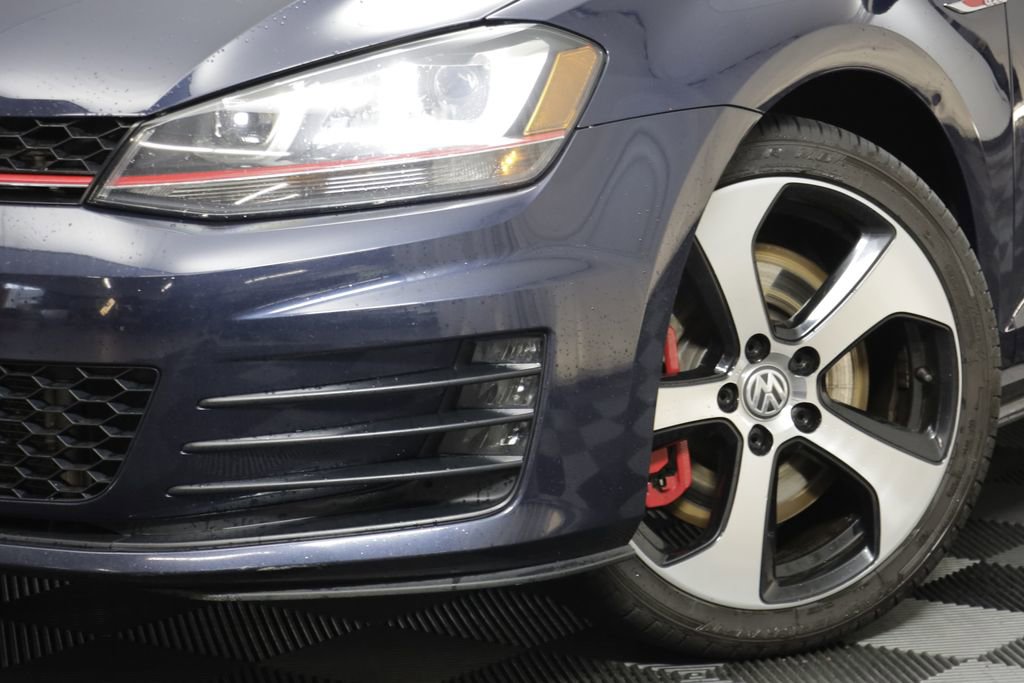 Used 2016 Volkswagen Golf 4-Door FWD image 3