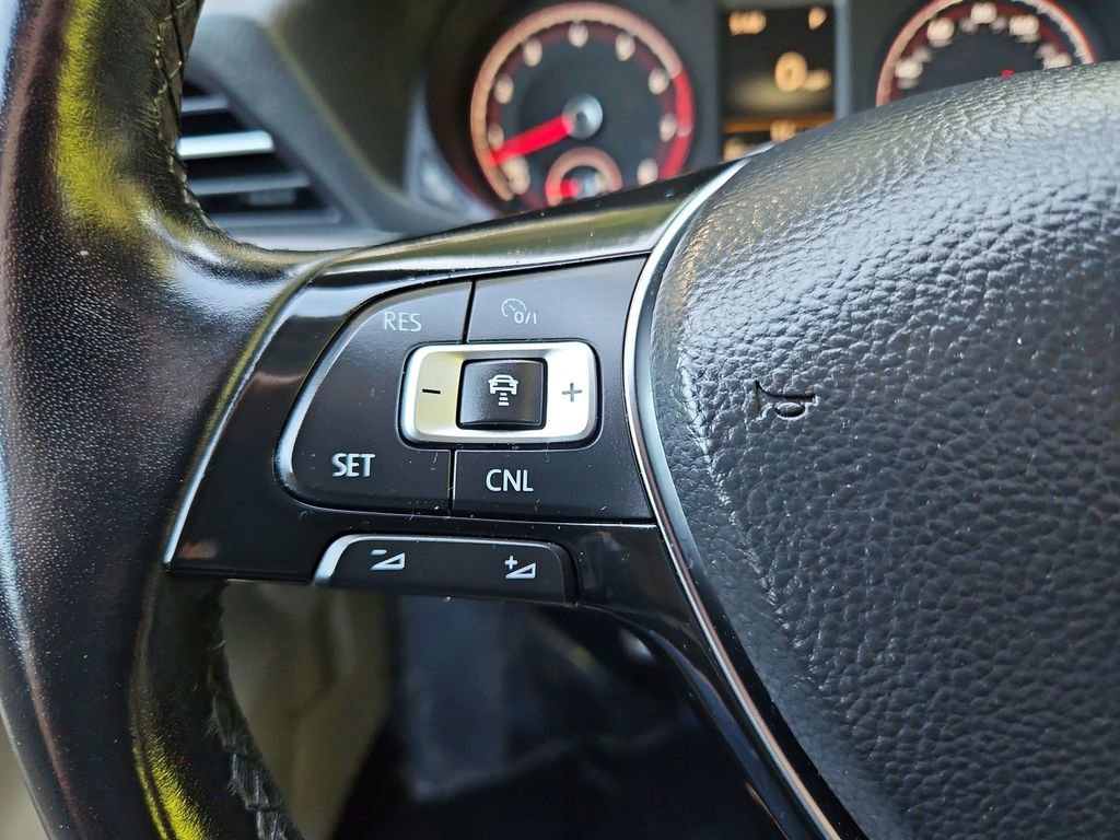 Used 2020 Volkswagen Passat 2.0T SE image 11