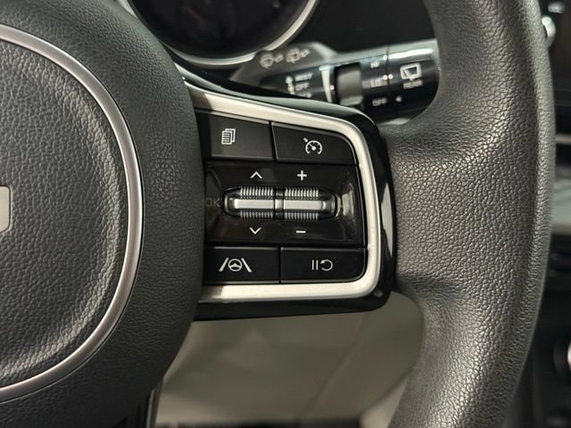 Used 2023 Kia Carnival LX FWD image 13