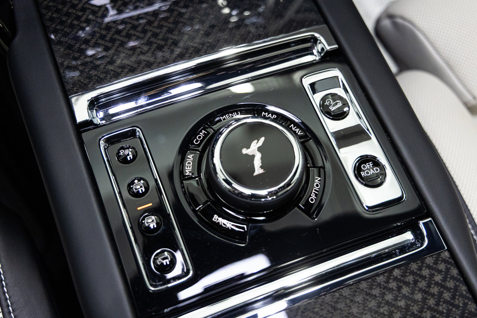 Certified 2023 Rolls-Royce Cullinan Black Badge w/ Driver's Package AWD/4WD image 41