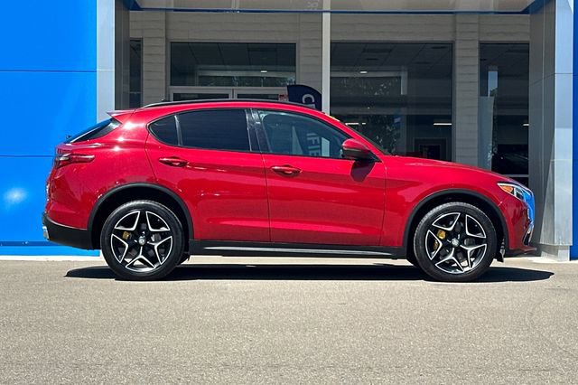 Used 2018 Alfa Romeo Stelvio Ti Sport AWD/4WD image 4