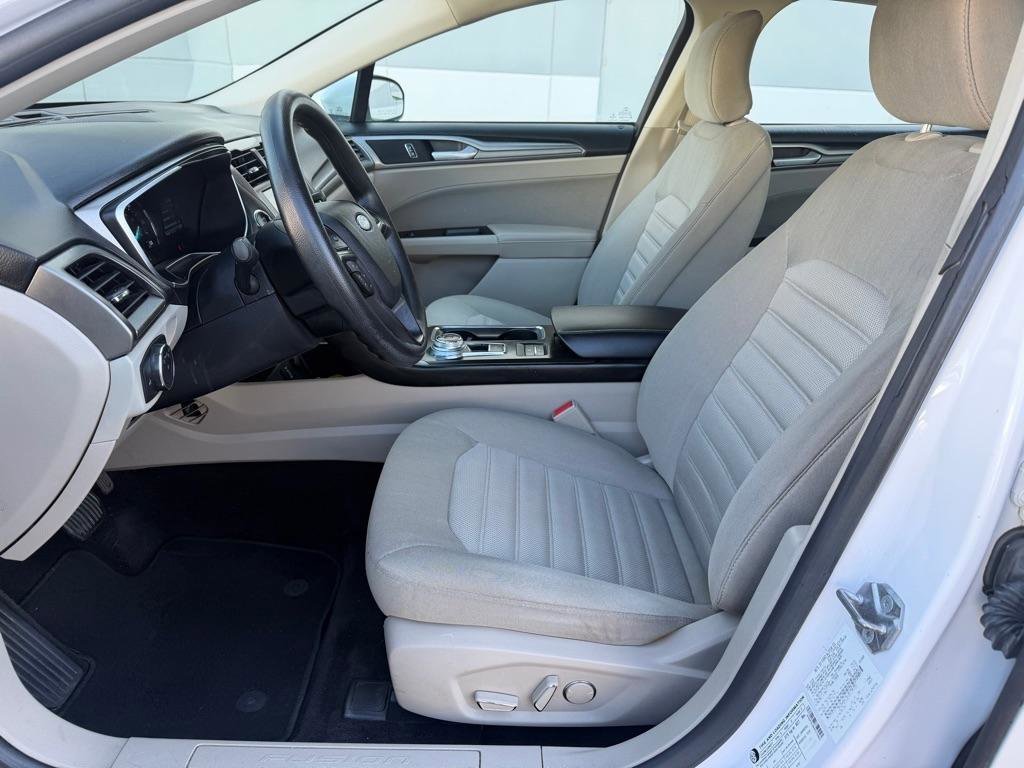 Used 2017 Ford Fusion SE image 25
