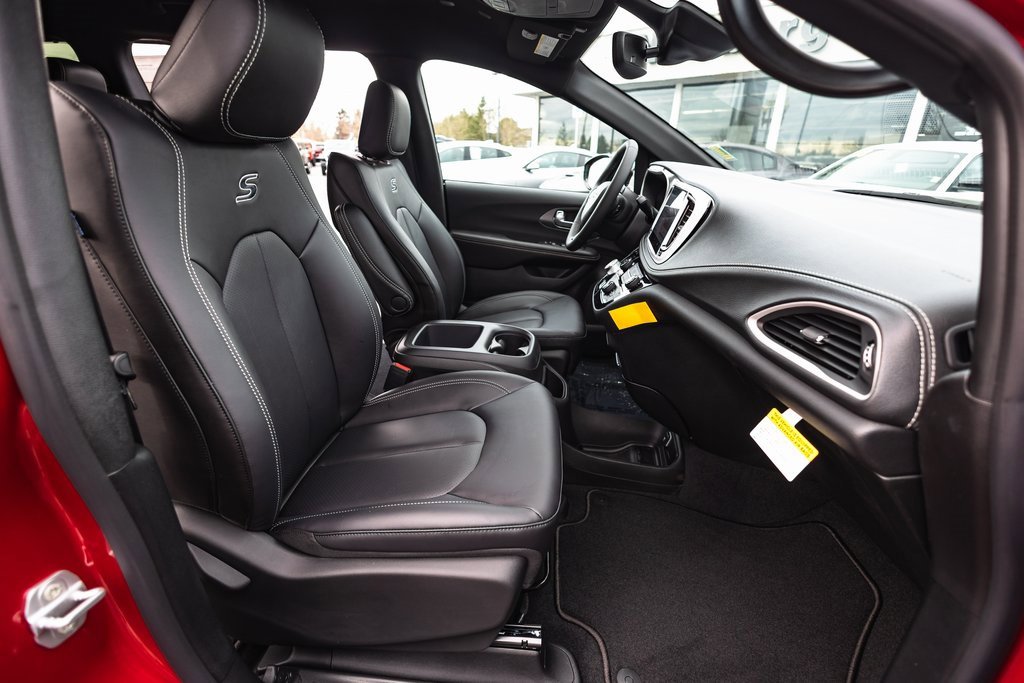 New 2026 Chrysler Pacifica Select w/ S Appearance Package image 30