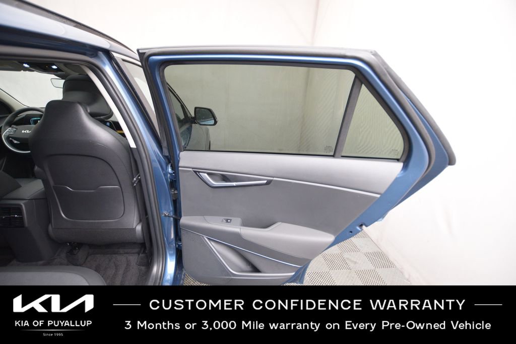 Certified 2024 Kia Niro SX image 13