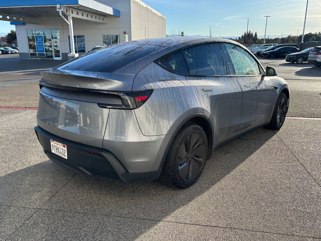 Used 2026 Tesla Model Y AWD image 4