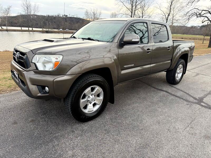 Used 2013 Toyota Tacoma Double Cab V6 4WD image 3