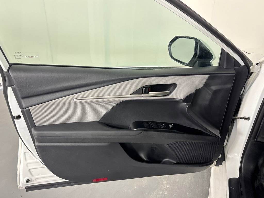 Used 2025 Toyota Camry SE w/ Convenience Package image 28