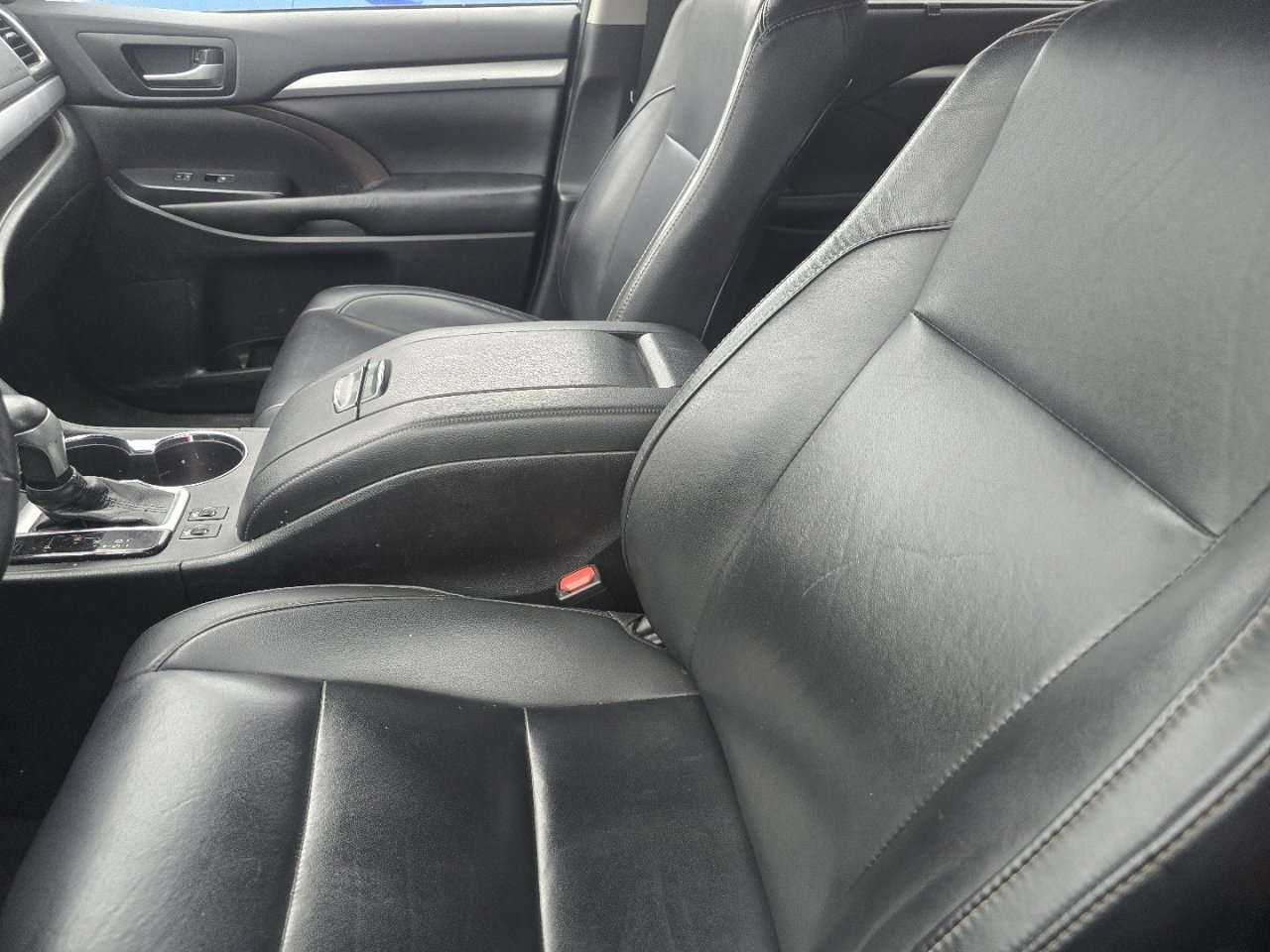 Used 2019 Toyota Highlander XLE AWD/4WD image 21