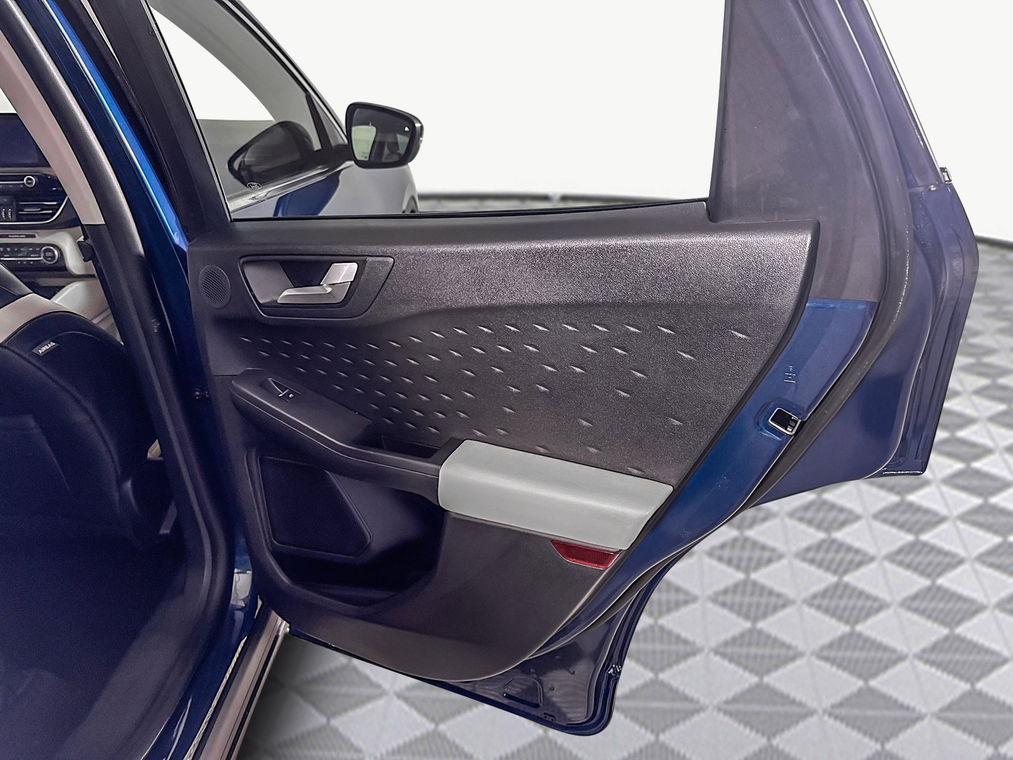 Used 2020 Ford Escape Titanium image 28