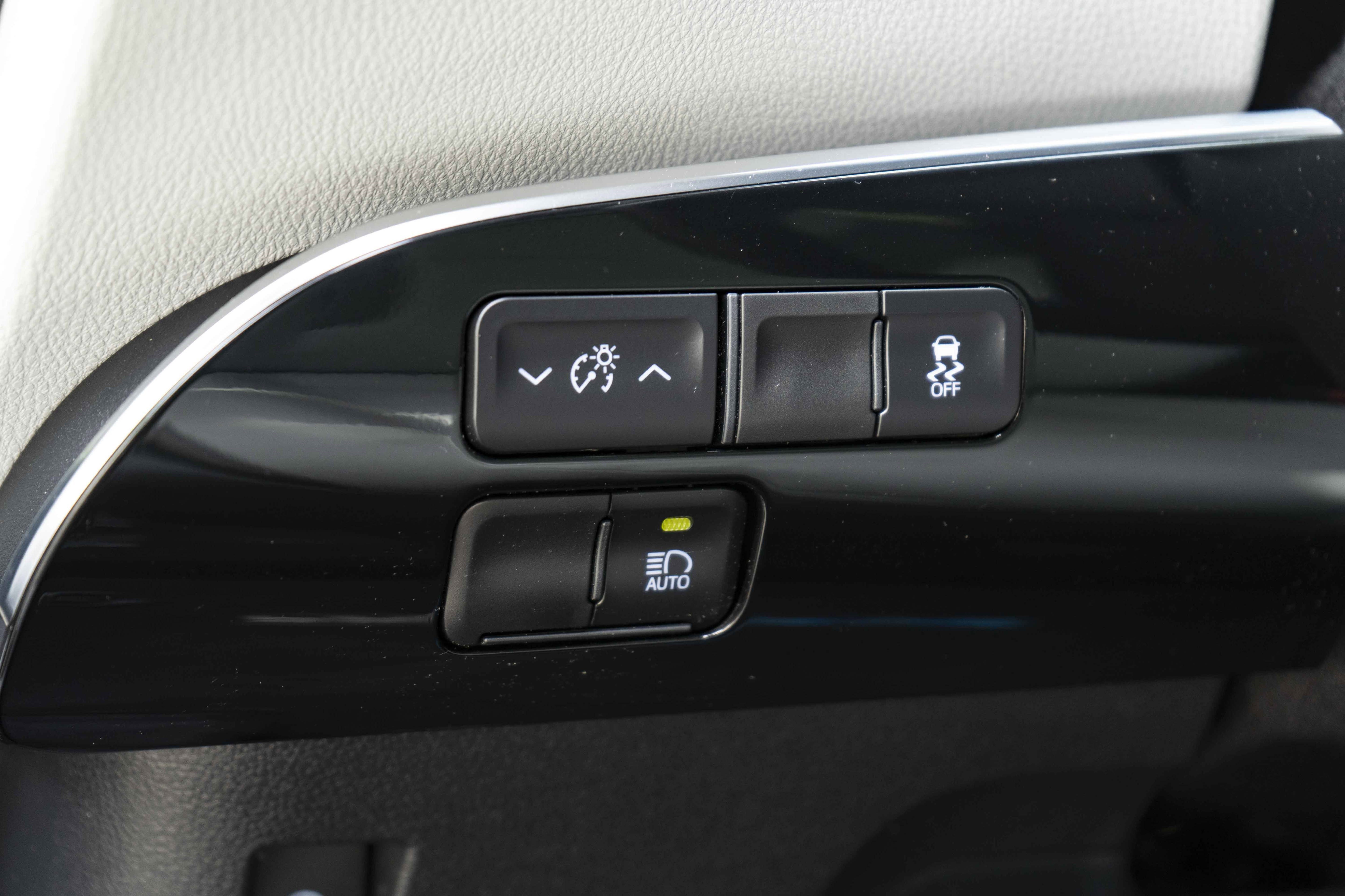 Used 2022 Toyota Prius Prime XLE image 41