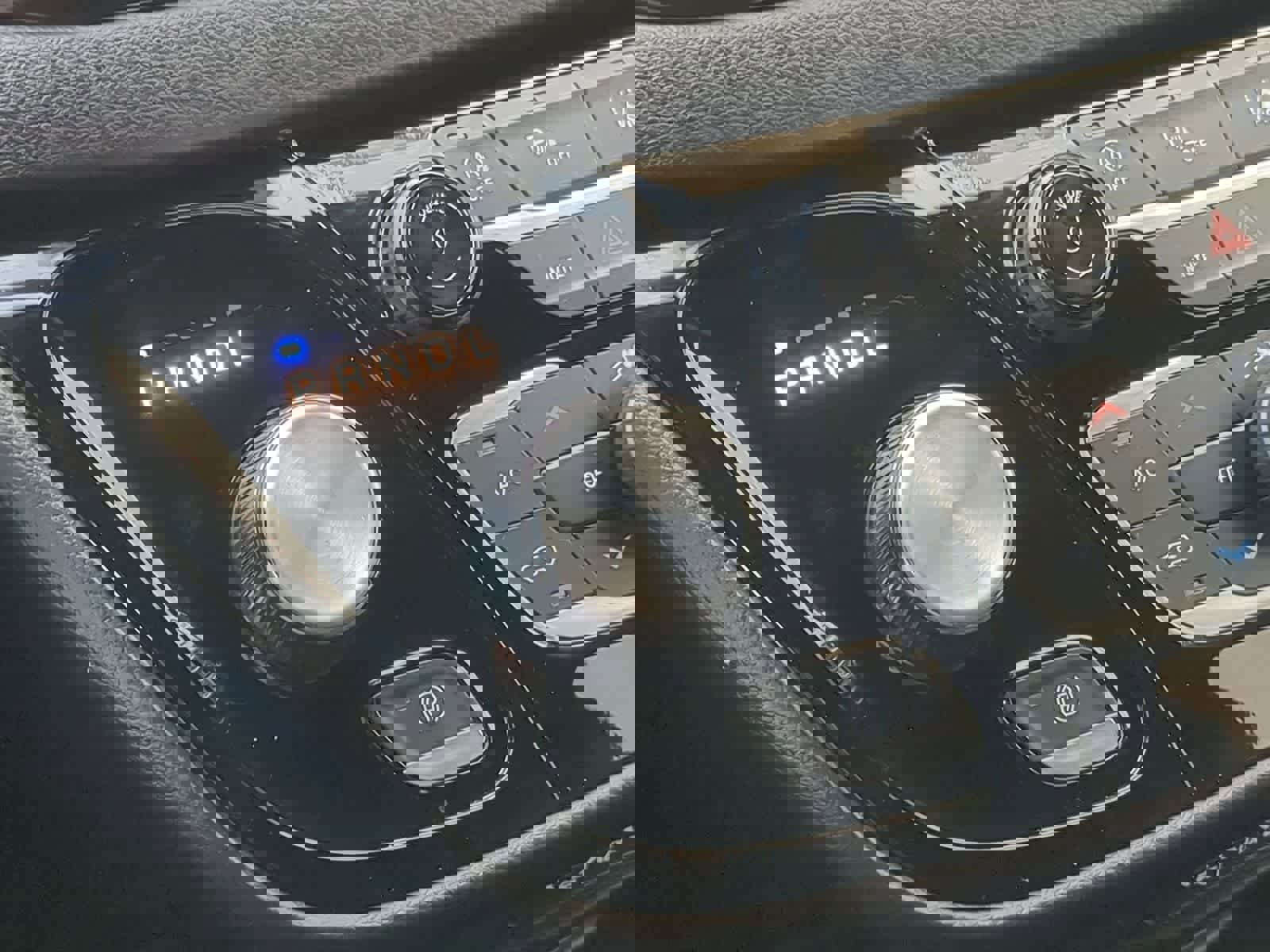 Used 2025 Chrysler Voyager LX image 30