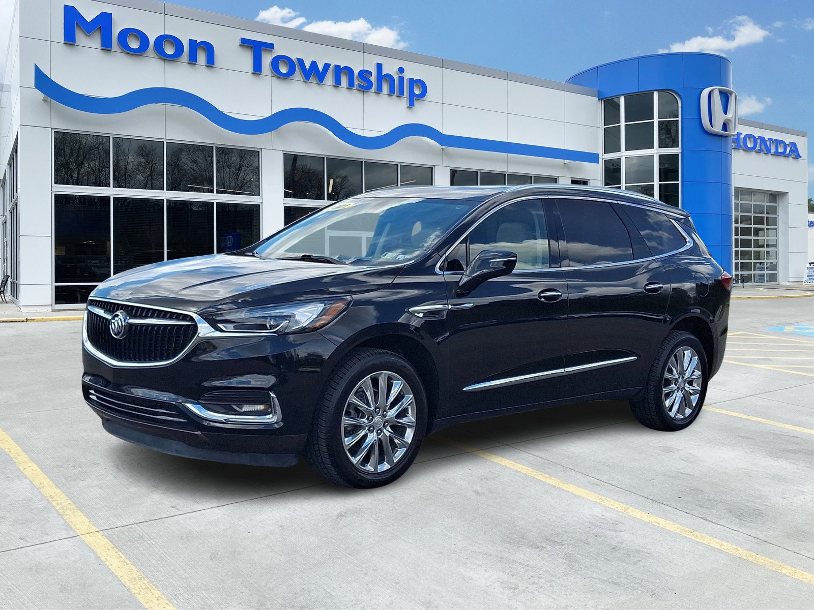 Used 2021 Buick Enclave Essence w/ Sound and Sites Package image 3
