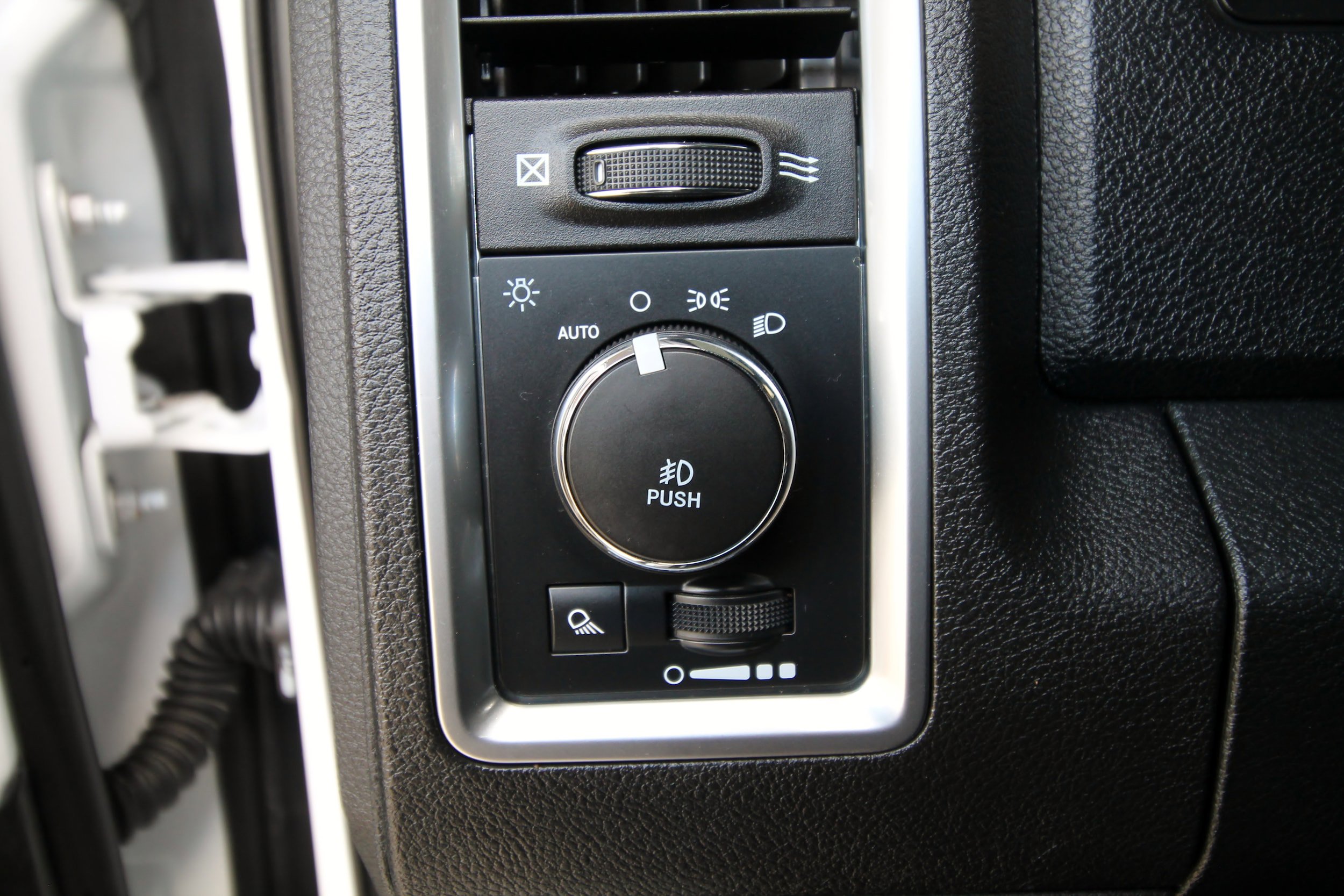 Used 2018 RAM 1500 Limited AWD/4WD image 24