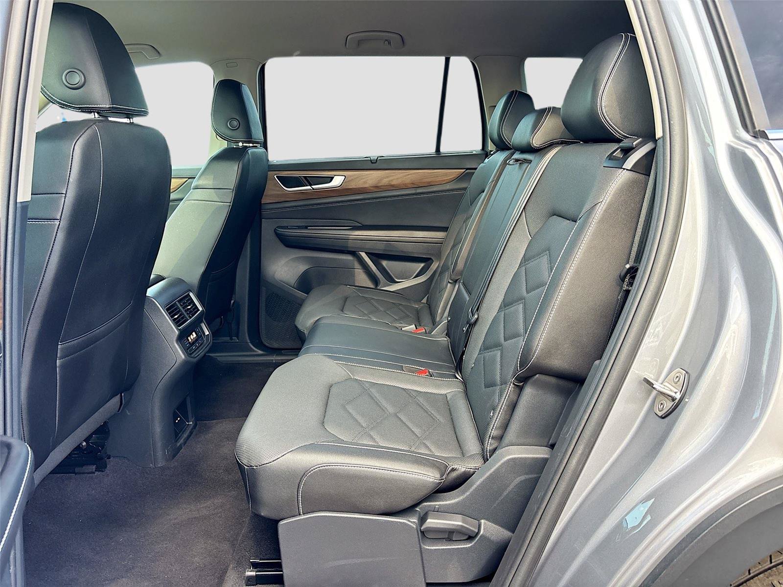 Used 2025 Volkswagen Atlas SE FWD image 27