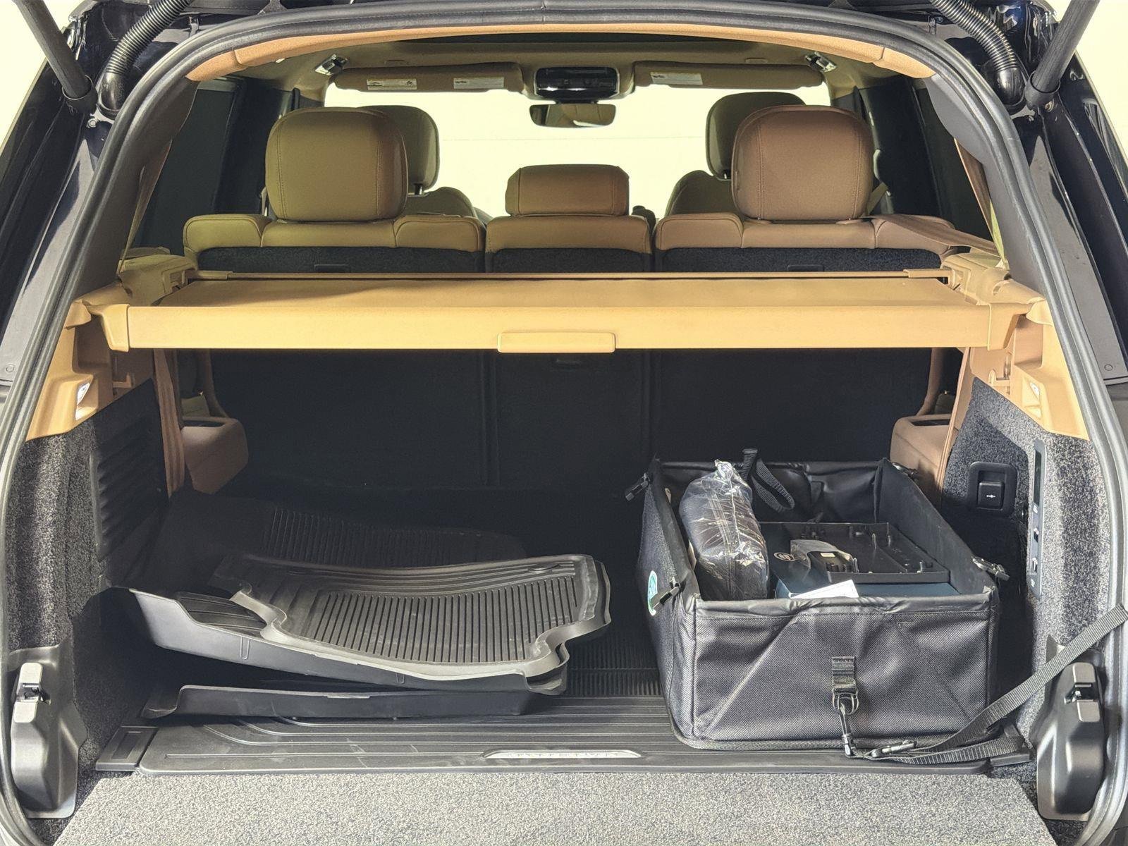 New 2026 Land Rover Range Rover Long Wheelbase SE image 28