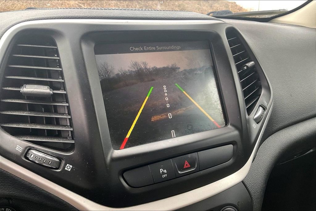 Used 2016 Jeep Cherokee Latitude w/ Safety/Convenience Group image 17