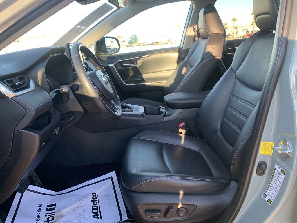 Used 2022 Toyota RAV4 XLE Premium image 17