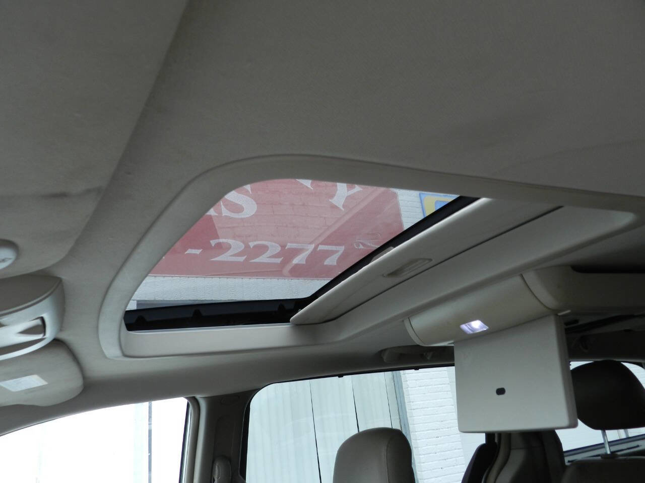 Used 2014 Chrysler Town & Country Limited w/ Luxury Group image 20