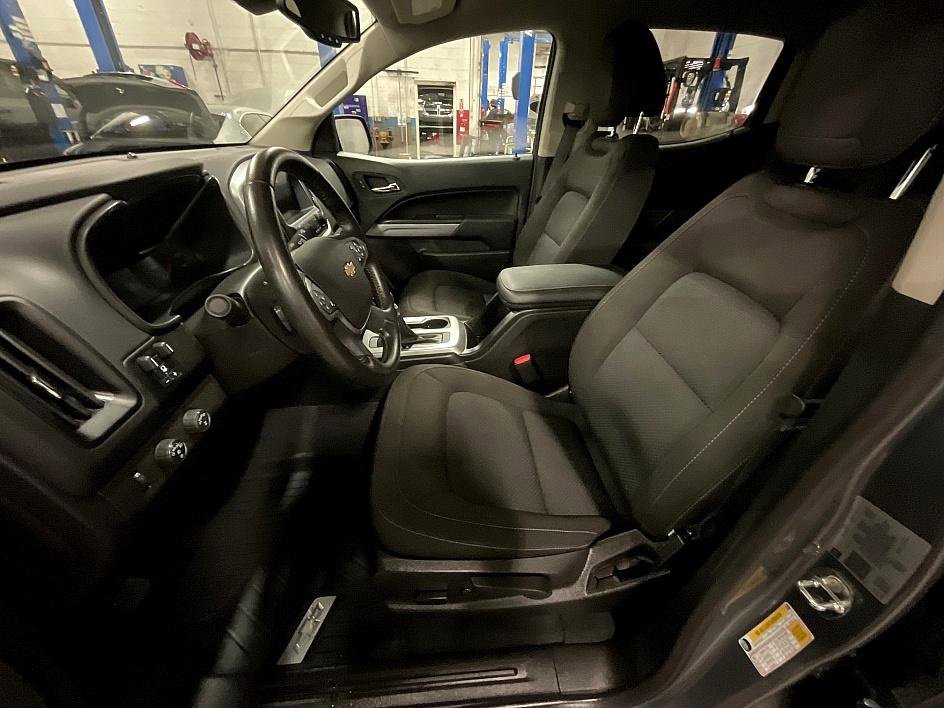 Used 2022 Chevrolet Colorado LT w/ LT Convenience Package image 4