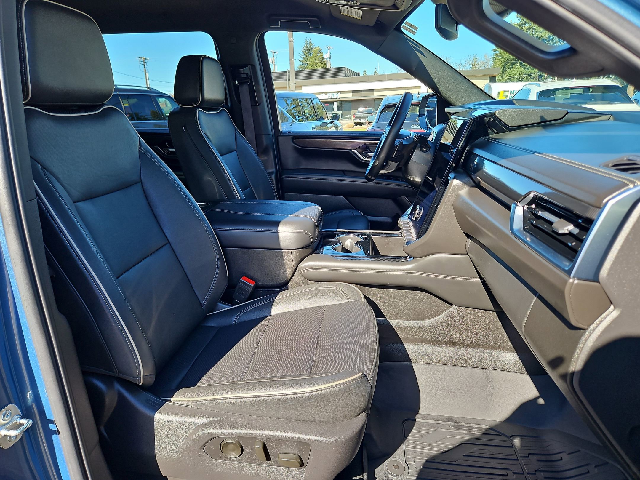 Used 2025 GMC Yukon XL Elevation w/ LPO, Floor Liner Package image 28