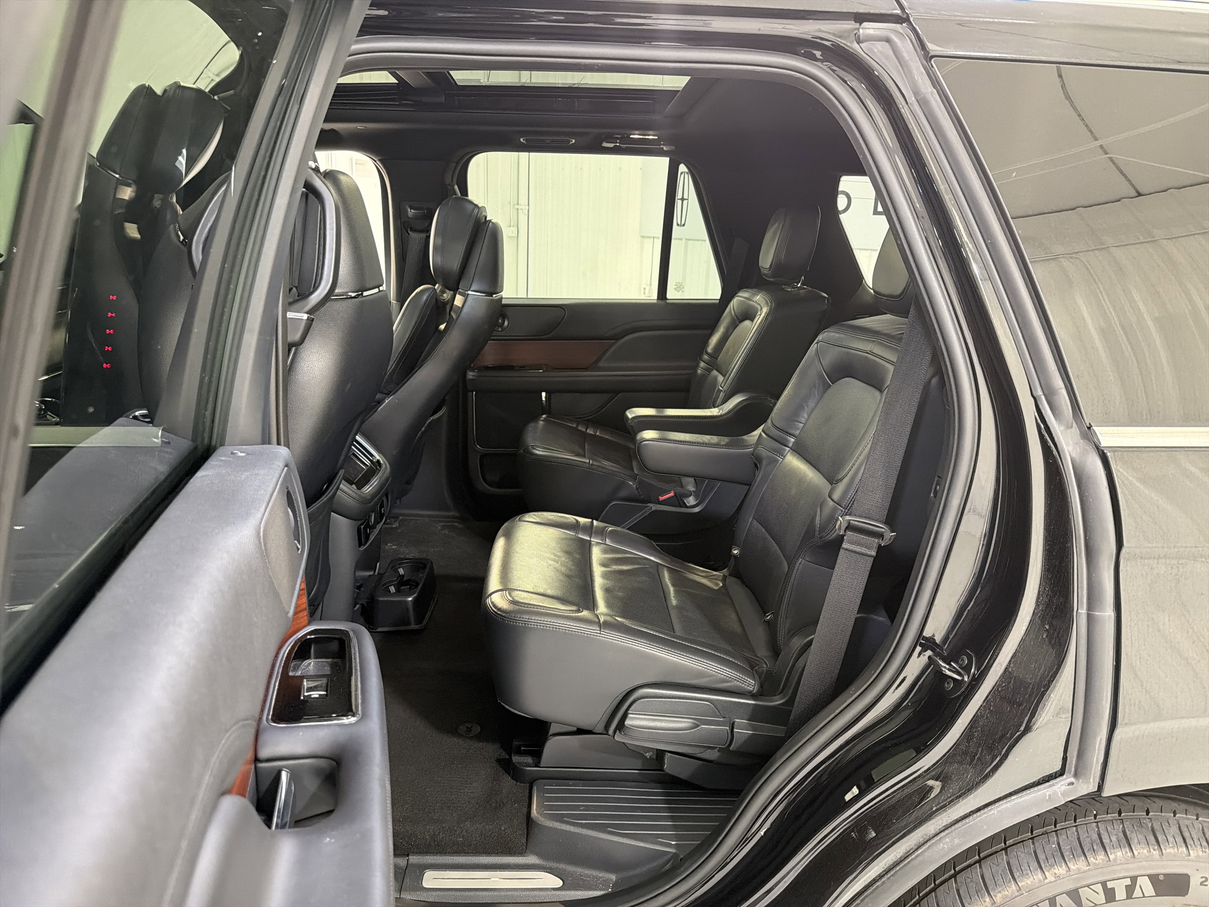 Used 2023 Lincoln Navigator Reserve AWD/4WD image 12