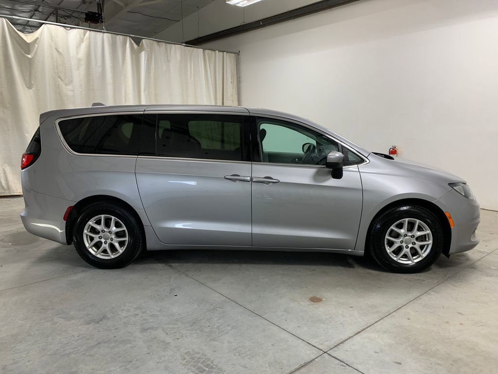 Used 2017 Chrysler Pacifica LX image 11