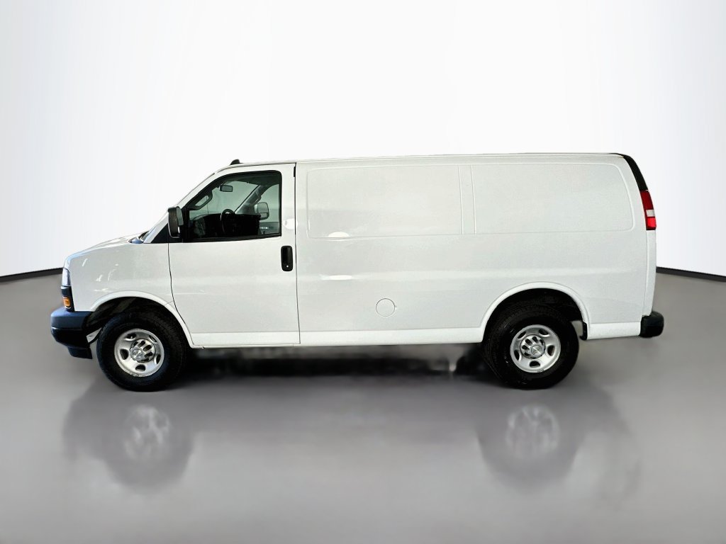 Used 2021 Chevrolet Express 2500 RWD image 4
