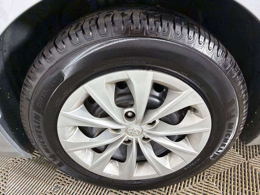Used 2015 Toyota Camry LE FWD image 11